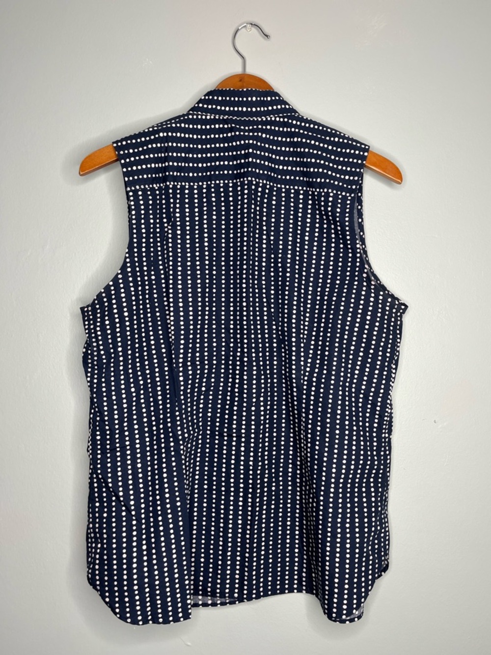 Lands' End Navy Sleeveless Button-Front Shirt with White Dot Stripes - Picture 2 of 6